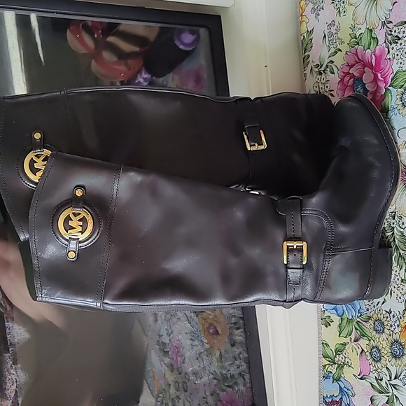 Boot - Picture 2 of 6